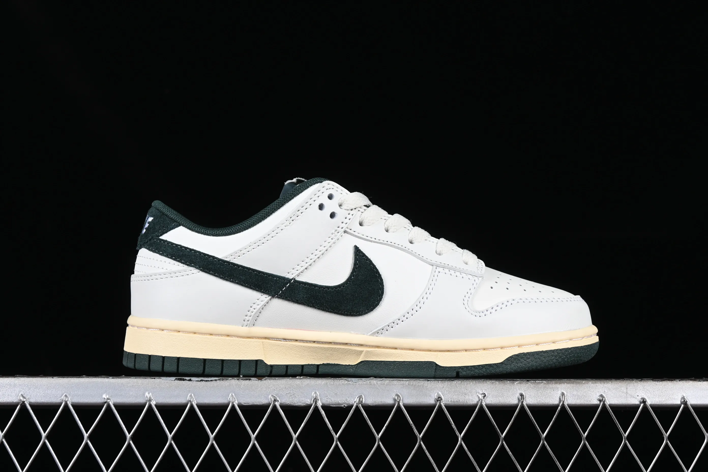 All categories Nk SB Dunk series Nk SB Dunk Low low-top sneakers Nk Dunk Low "Athletic Department" off-white green SB low-top sports and leisure sneakers FQ8080-133